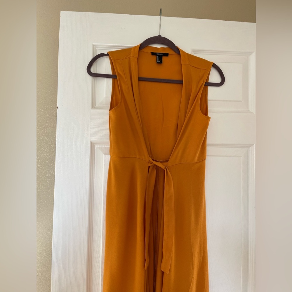 Maxi dress with the tie